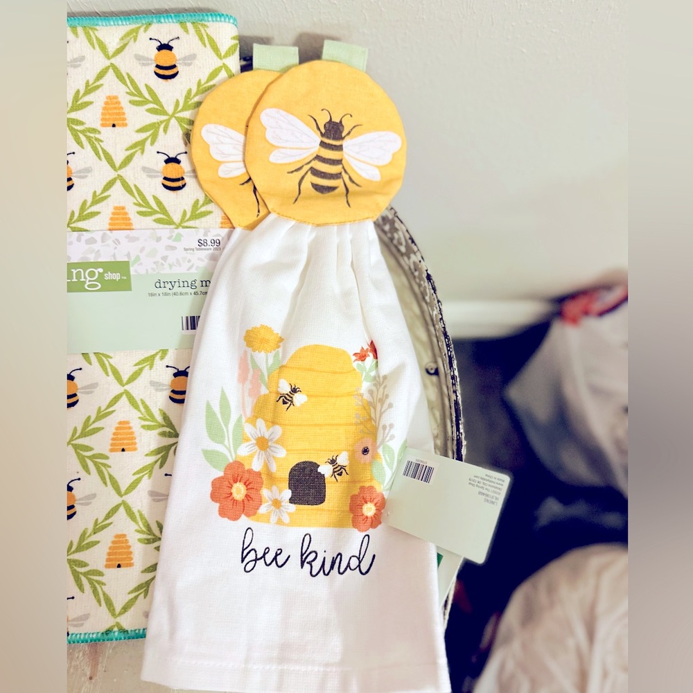 3-Piece Bee Kitchen Bundle - Picture 2 of 3